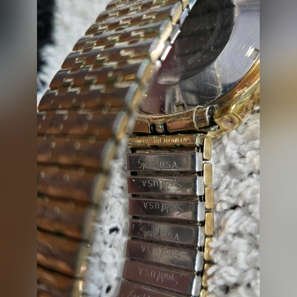 Rare Zodiac men's Vintage gold tone Swiss watch - Picture 4 of 4